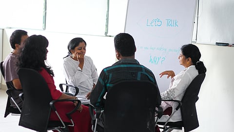 কীভাবে কর্মক্ষেত্রগুলিতে মানসিক স্বাস্থ্যের বিষয়টিকে অন্তর্ভুক্ত করা যায়