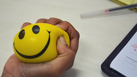 লজ্জার স্থিতিস্থাপকতা: প্রিয়জনের আত্মহত্যা সহ্য করার শক্তি যোগায়