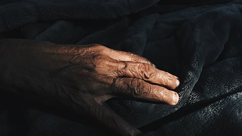 বয়স্কদের মধ্যে কেন ঘুমের সমস্যা দেখা দেয়?