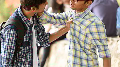 কেন আমার বাচ্চারা সবসময়ে নিজেদের মধ্যে লড়াই-ঝগড়া করে?