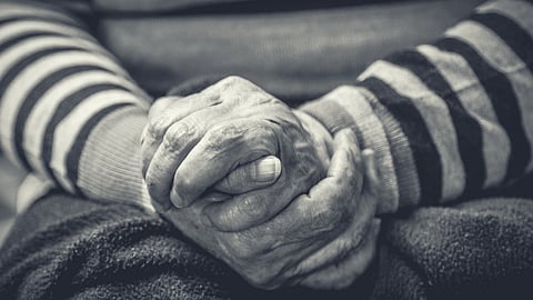 শোক কি শুধুই এক নেতিবাচক আবেগ?