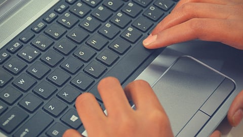 আপনার টিনেজার কি শারীরিক গঠন নিয়ে অনলাইন বিদ্রূপের শিকার হচ্ছে?