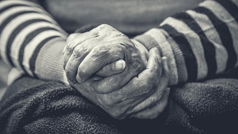 বৃদ্ধ বয়সে অসুস্থ সন্তানদের যত্ন নেওয়া একপ্রকার কষ্টসাধ্য বিষয়