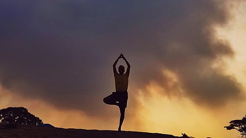 সাক্ষাৎকার: যোগব্যায়ামের মাধ্যমে চিকিৎসা