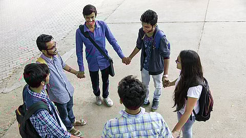 জীবন যখন বন্ধুদের কেন্দ্র করে ঘুরতে থাকে