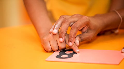 শিশু পরিচর্যাকারী: অদৃশ্য এবং অসমর্থিত