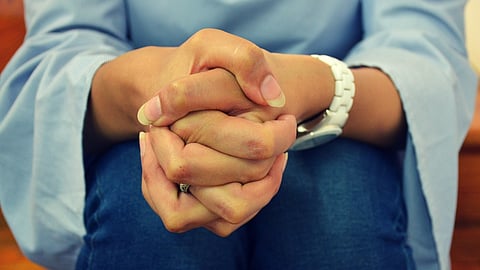 আপনি কি ওই ভঙ্গুর ব্যক্তিত্বসম্পন্ন মেয়েটিকে সাহায্য করতে পারবেন?