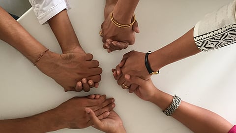 সহায়ক গোষ্ঠী যত্নপ্রদানকারীদের উপর থেকে চাপ কমাতে পারে