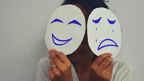 আত্ম-উন্মোচন: নিজের মুখোশটা খুলে ফেলুন