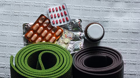 ড্রাগ বা মাদক দ্রব্যে আসক্তি: ওষুধ ও থেরাপি কীভাবে সাহায্য করে?