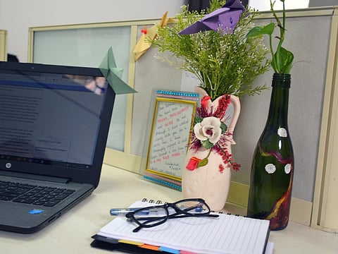 कार्यस्थल में धौंसियाना क्या है? क्या यह स्कूल में धौंसियाने से अलग है?