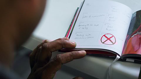 आप अपने प्रियजन को आत्महत्या करने से कैसे रोक सकते हैं?