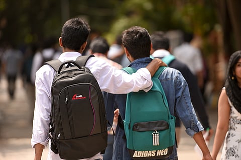 देखभाल करने वालों के बोझ को समझें