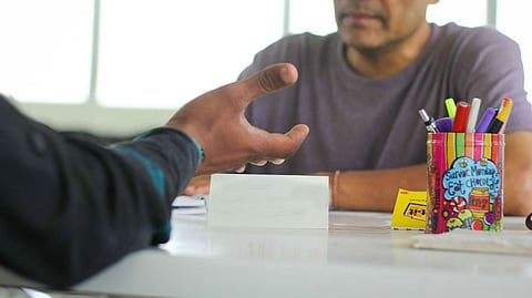 ആത്മഹത്യയെക്കുറിച്ച്  എങ്ങനെ സംസാരിക്കും