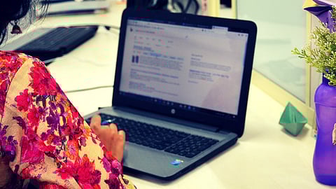 வீட்டிலிருந்து பணியாற்றும்போது மன நலனைக் கையாளுதல்