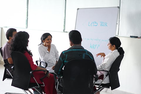 துயரத்தைச் சமாளிக்க உதவும் ஆதரவுக் குழுக்கள்