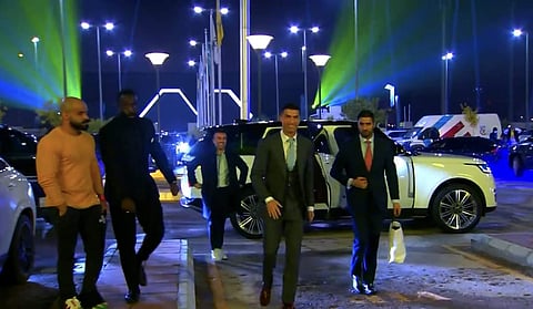 رونالدو يصل ملعب مرسول بارك لتقديمه لاعباً في النصر السعودي.. فيديو