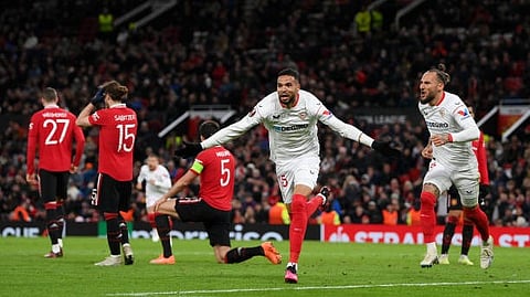 "النيران الصديقة" تهدي إشبيلية تعادلًا ثمينًا أمام مانشستر يونايتد بالدوري الأوروبي