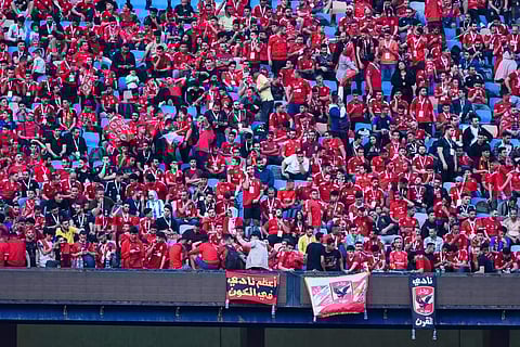 جماهير الأهلي تُشعل مدرجات ستاد القاهرة قبل مباراة الرجاء ..شاهد