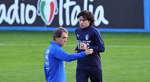 مدرب إيطاليا يفتح النار على ميلان بسبب هذا اللاعب