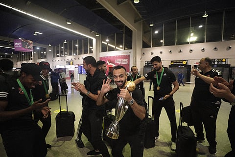 لاعبي الأهلي من المطار