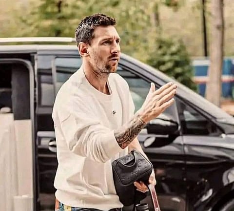 نجاة ميسي من حادث مروري