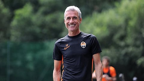 لويس كاسترو يوافق على تدريب النصر السعودي