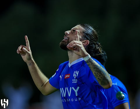 الهلال ضد الجبلين