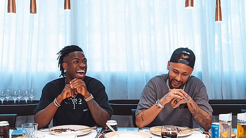 أزمة في معسكر منتخب البرازيل بسبب نيمار وفينيسيوس.. طالع التفاصيل