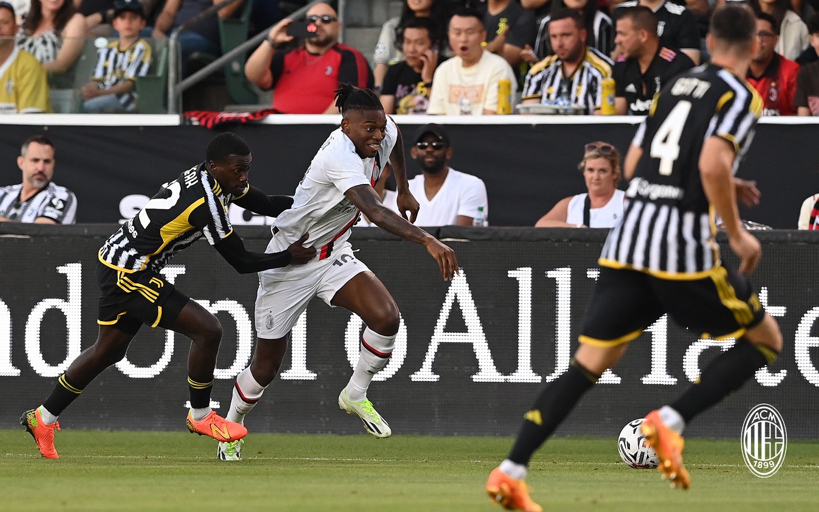 ميلان ضد يوفنتوس