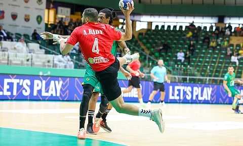 يد الأهلي رجال