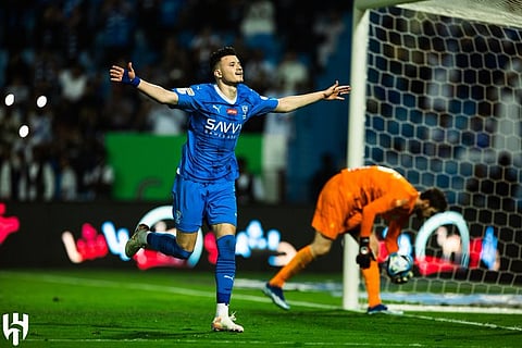 كم نقطة تفصل الهلال السعودي عن التتويج بـ دوري روشن ؟