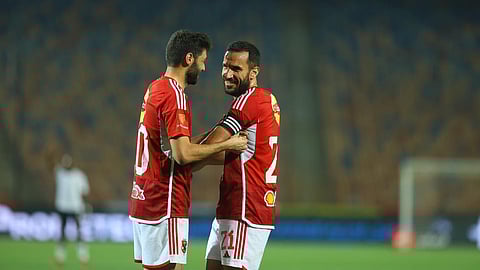 أول تعليق من علي معلول بعد ارتداء شارة قيادة الأهلي