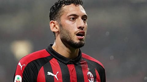 آخر أخبار ميلان.. نبأ سار بشأن تجديد هاكان