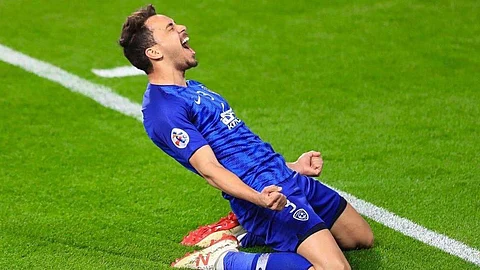 كارلوس إدواردو يقترب من دعم الهلال في ديربي النصر