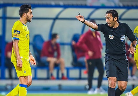 القادسية يعلن موقفه من الحكم السعودي بعد أزمة مباراة النصر والشباب