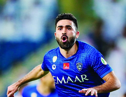 الروماني لوشيسكو وعمر خربين يغيبان عن تتويج الهلال بالدوري السعودي