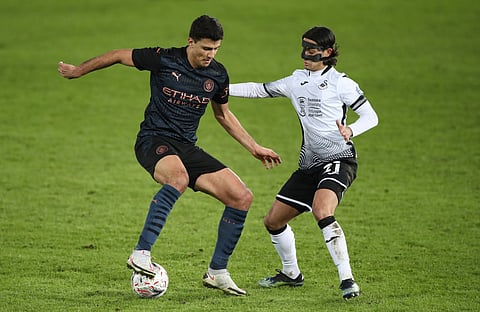 إصابة قوية لنجم مانشستر سيتي تهدد مشاركته في مواجهة توتنهام بالدوري الإنجليزي