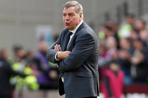 عاجل.. وست بروميتش ألبيون يحسم مصير مدرب الفريق رسميًا