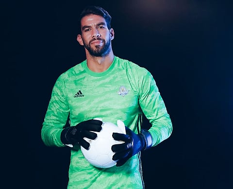 نجل شريف إكرامي: والدي أفضل حارس في مصر.. ولا أشجع الأهلي