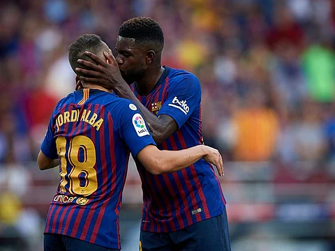 عاجل .. الإصابة تبعد مدافع برشلونة عن الملاعب 3 أشهر