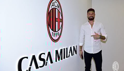 أول رسالة من جيرو لجماهير ميلان عقب إعلان التعاقد الرسمي
