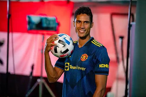 بالفيديو.. مانشستر يونايتد يرحب بـ رافائيل فاران