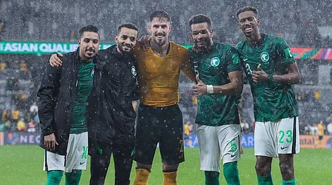 عاجل.. مدافع منتخب أستراليا يوجه رسالة خاصة إلى لاعبي الهلال