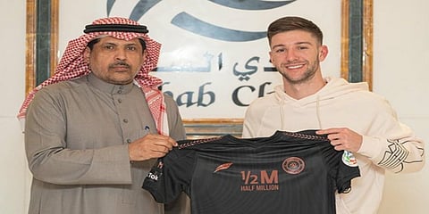 الشباب يحسم صفقة فييتو
