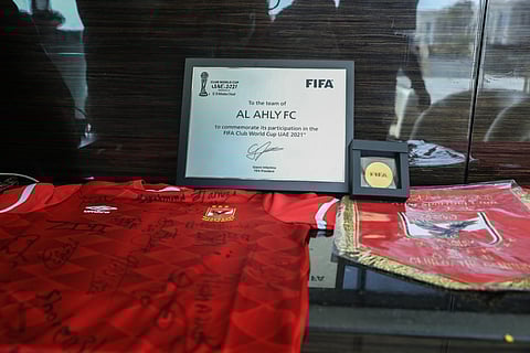 كأس العالم للأندية| فيفا يهدي الأهلي شهادة تقدير.. ويحصل على قميص النادي