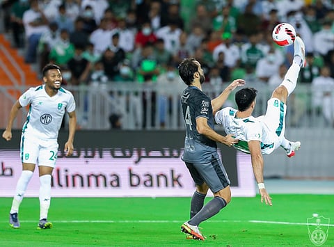 مباراة الأهلي والطائي