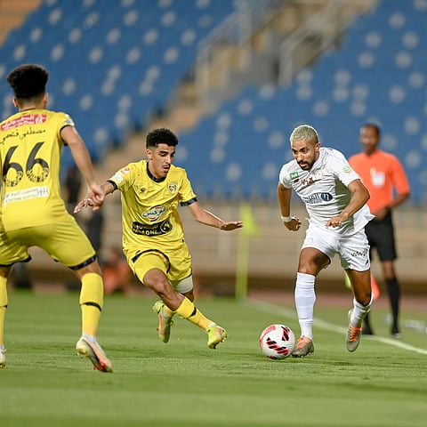 التعاون ضد الشباب