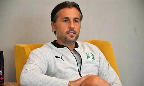 أول ظهور لـ مدرب مولودية الجزائر بعد اعتناق الإسلام.. فيديو