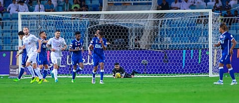 الهلال ضد الشباب.. الزعيم يتعثر في الجولة السابعة من الدوري السعودي